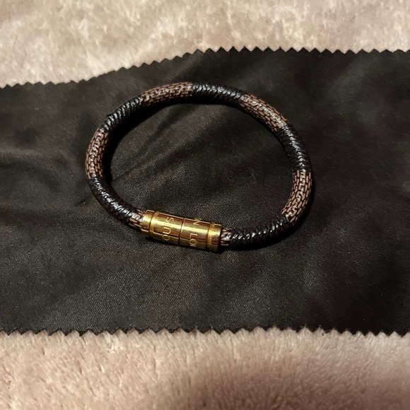 Louis Vuitton Keep It Bracelet - Picture 1 of 5